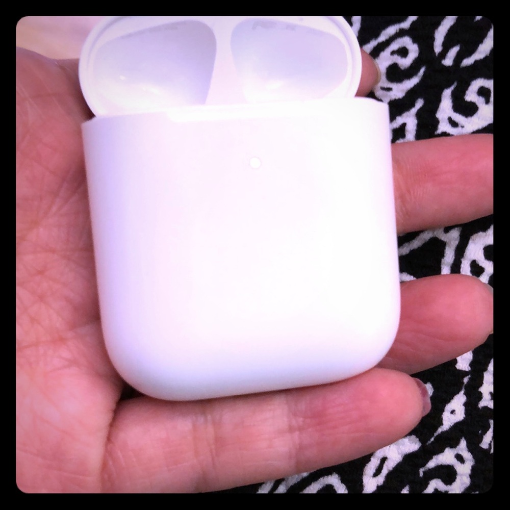 AirPod charging case